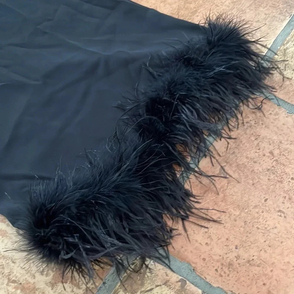 NEW LUCY PARIS Mareena Black Feather Trim Cocktail Dress Size Small MSRP$165 - Picture 7 of 15